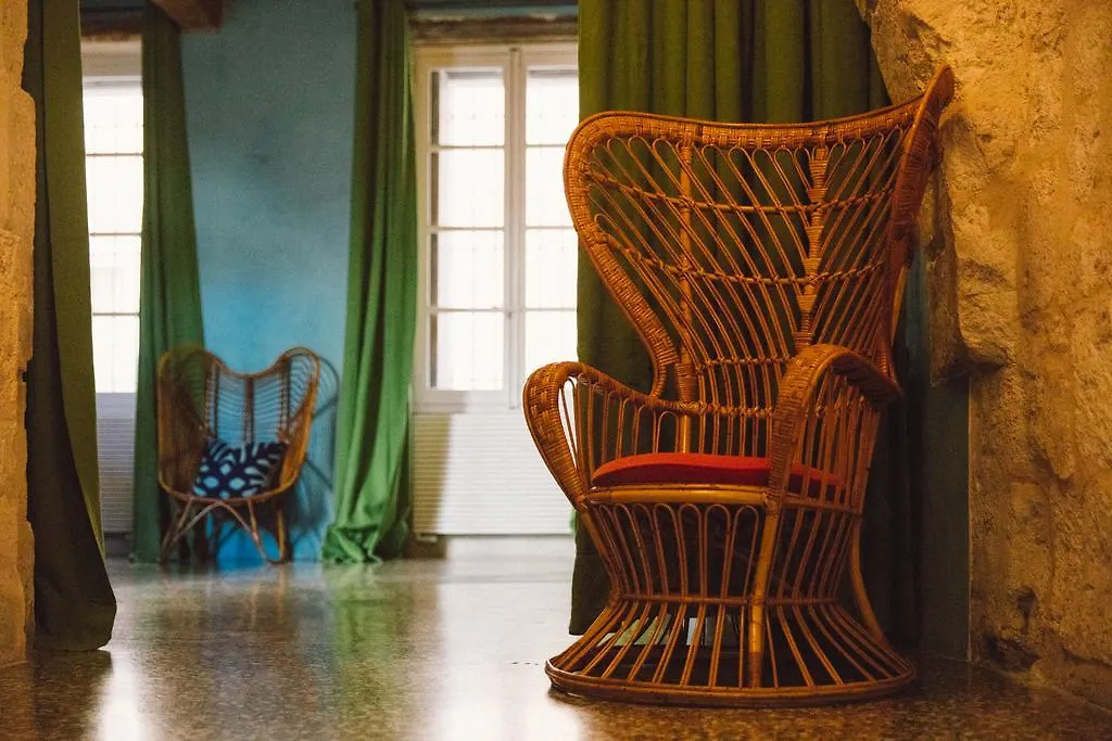 Hotel Du Cloitre Arles 2*,